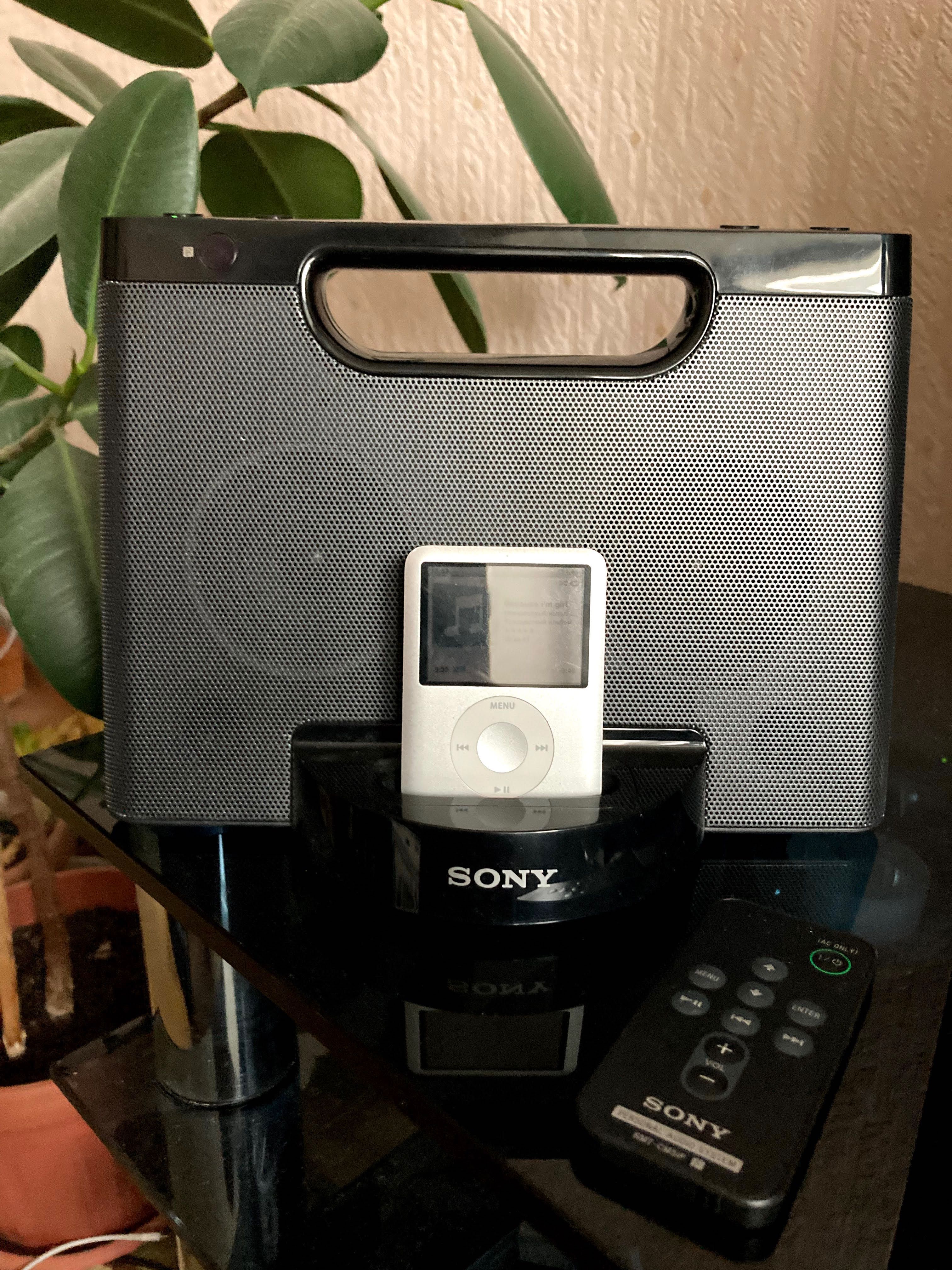 Крутая компактная док-станция Sony RDP-M5iP для iPod и iPhone. стерео!