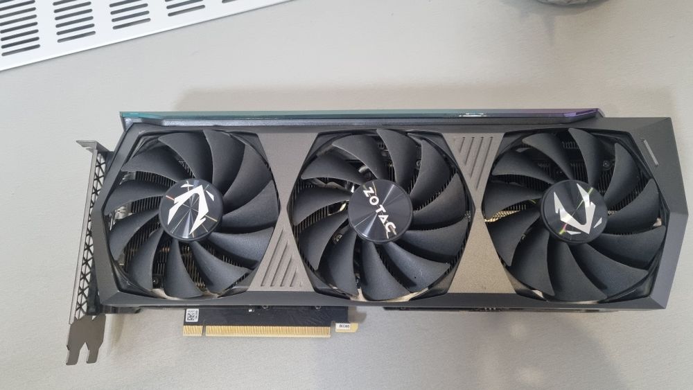 Vand RTX 3080 Zotac AMP Holo 10GB
