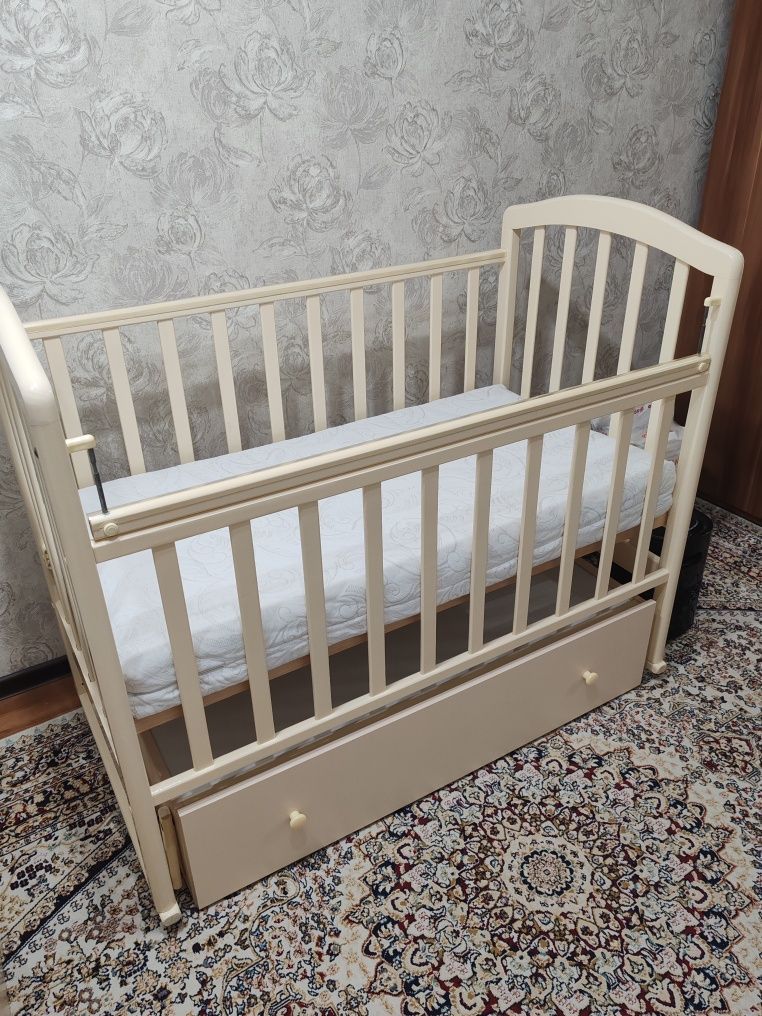 Продам детскую кроватку.