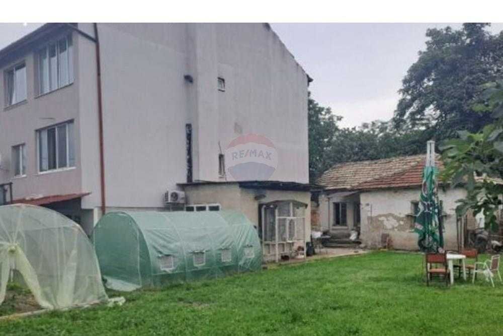 Градска къща в Прослав- За продажба - гр. Пловдив