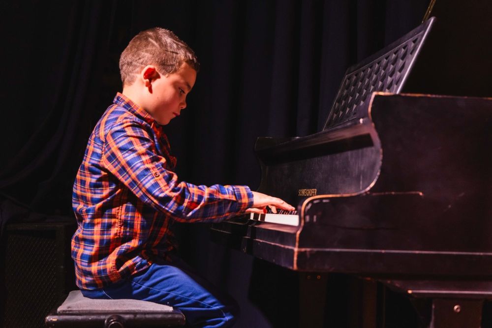 Уроци по пиано и солфеж