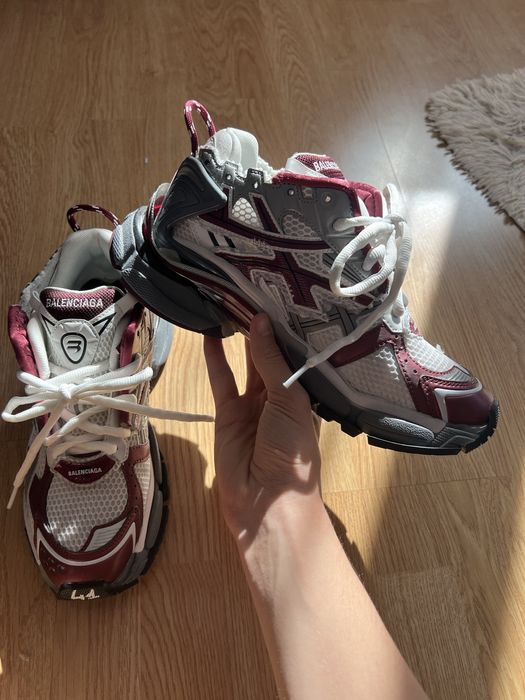 Balenciaga runner burgundy