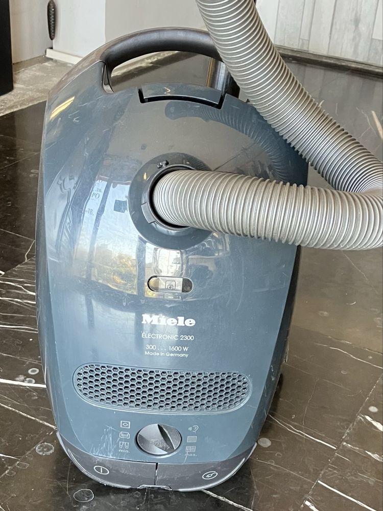 Прахосмукачка Miele Electronic 2300