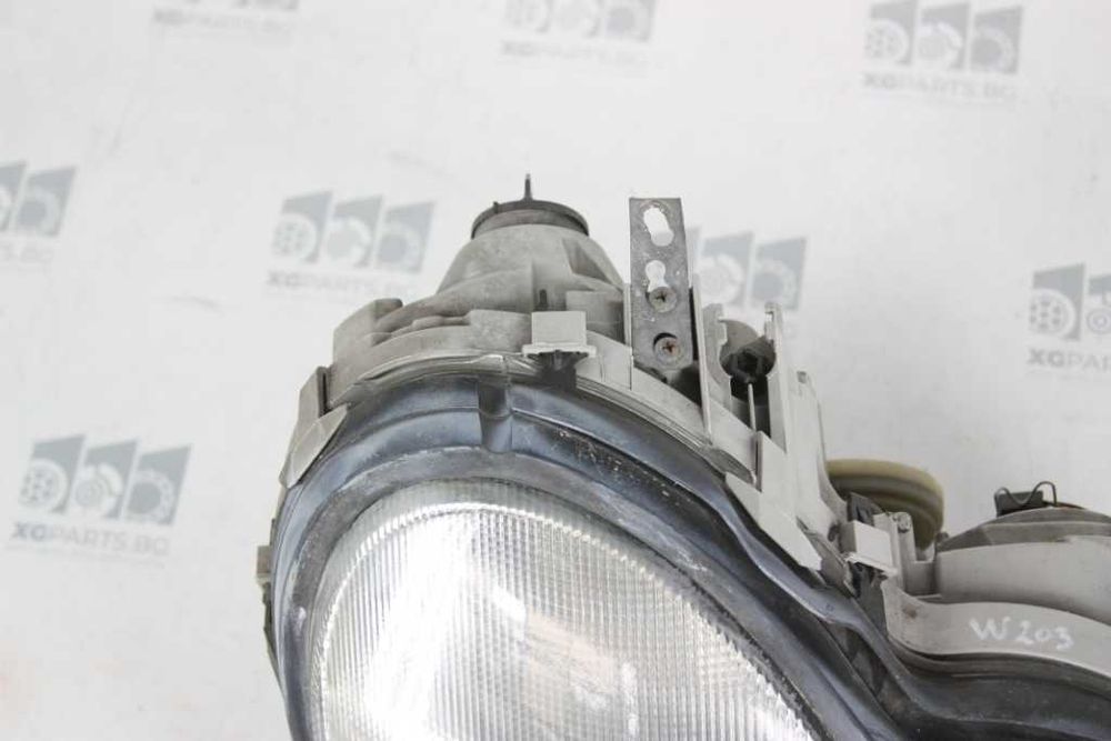 Десен фар за Mercedes C-class W203 (2000-2007)