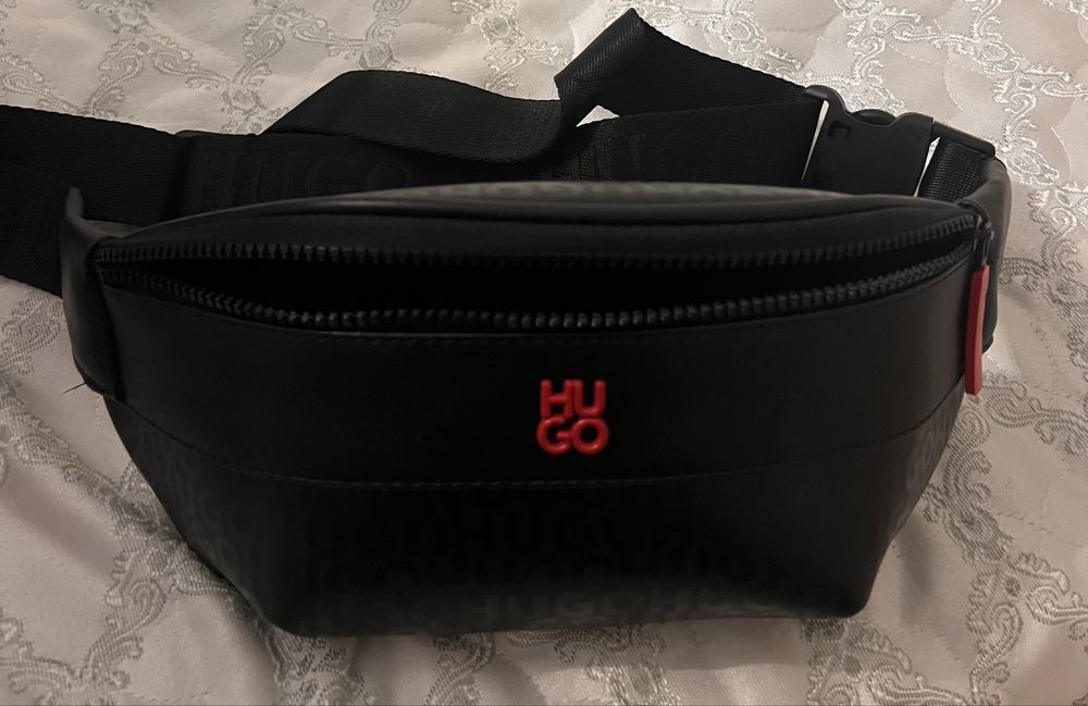 Мъжка чанта / Hugo / банан / паласка / през рамо