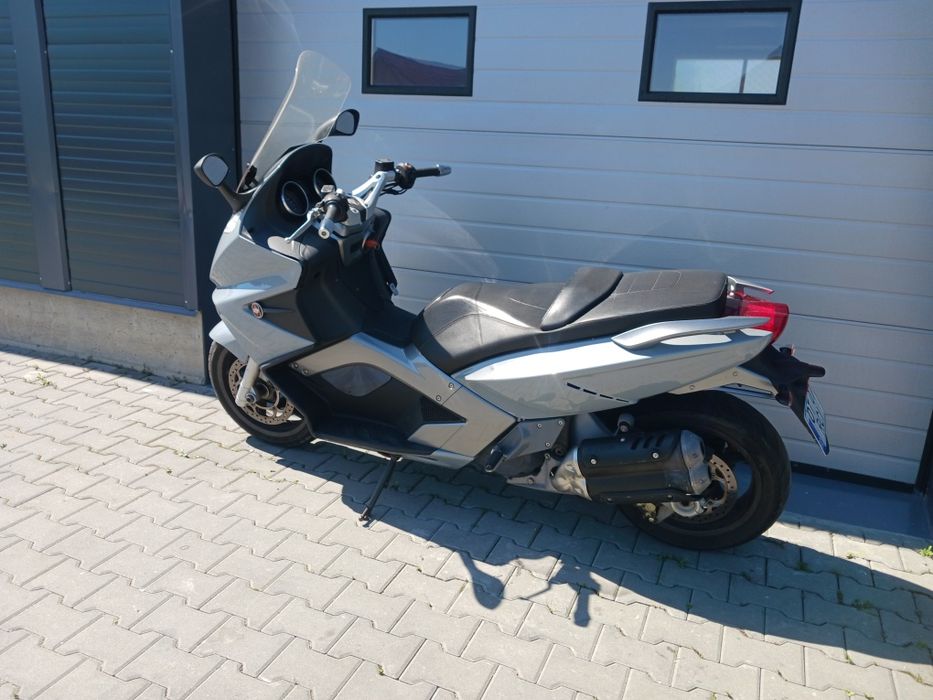 Moto M Parts Ploiesti srl vinde Gilera GP 800 maxi scuter inmatriculat