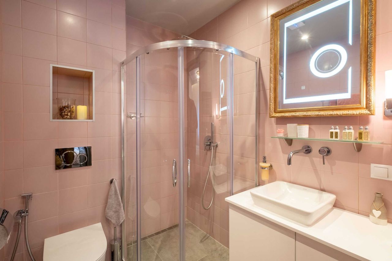 Дава се под наем Четиристаен апартамент в София, Център - 102 кв.м за 1600 € - Снимка #3