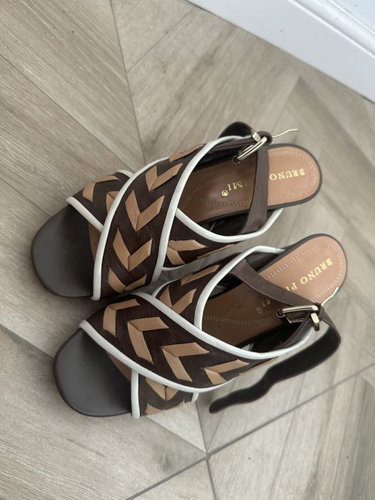Sandale Bruno Premi maro cu alb, noi, purtate o singura data