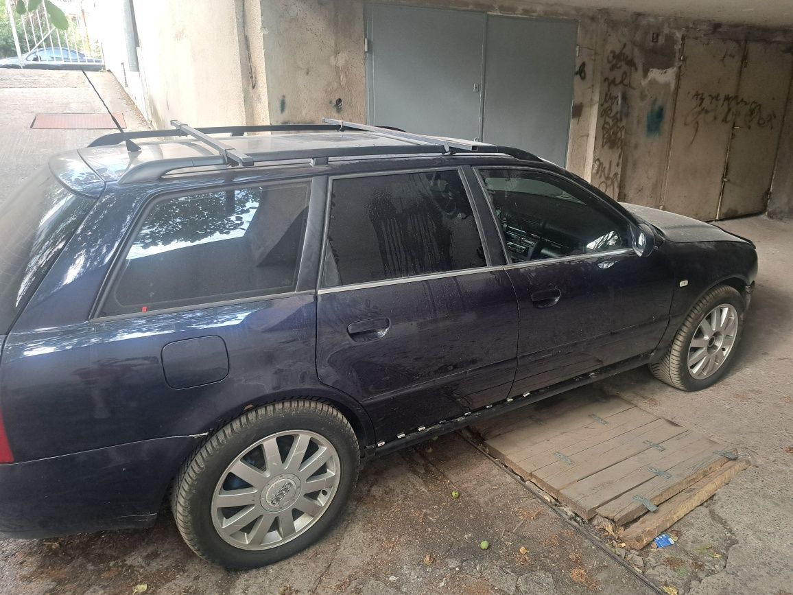 Продавам ауди А4 Б5 1,9 110к.с.АФН куатро на части