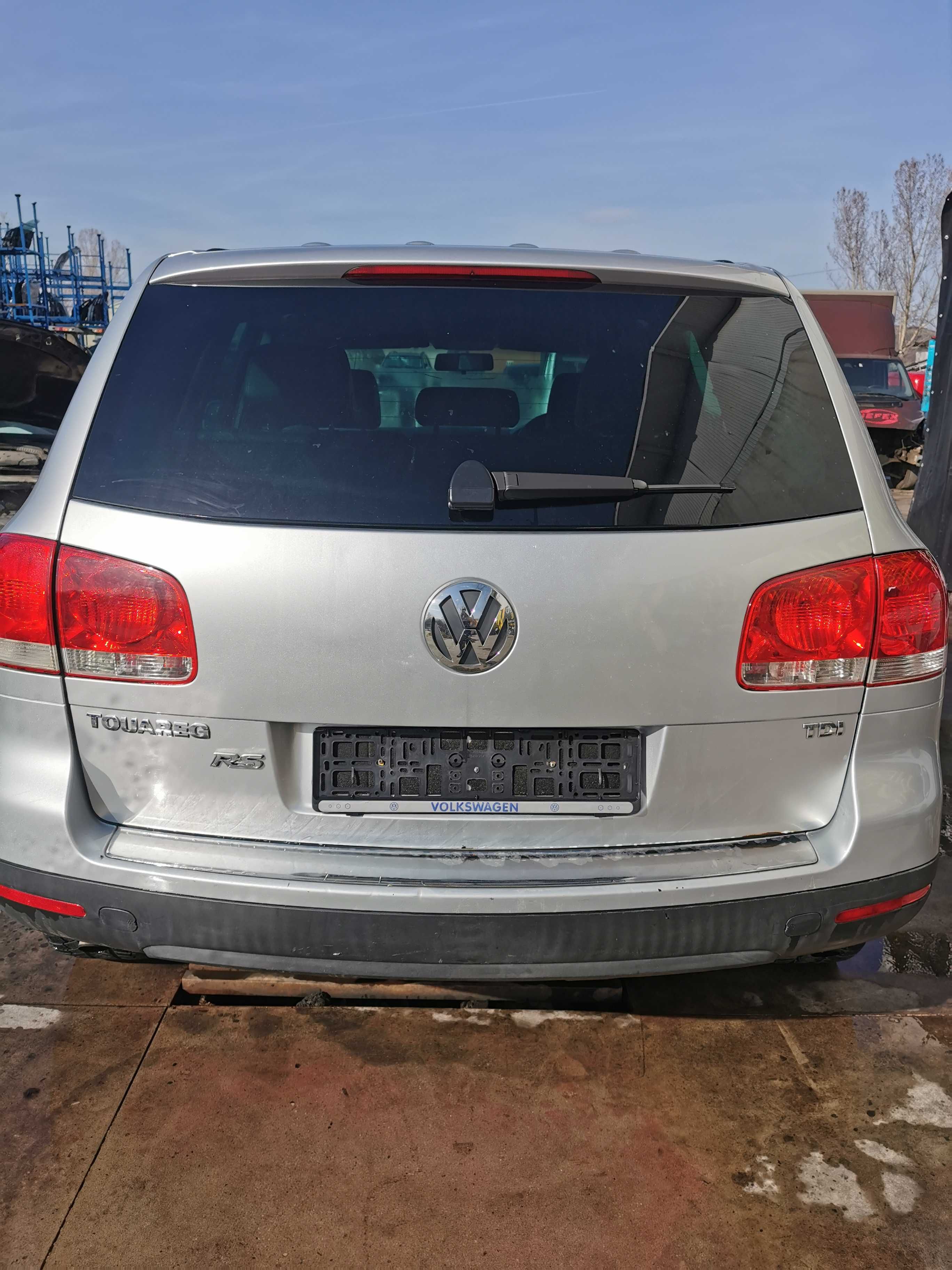 Dezmembrez Volkswagen Touareg 2.5 TDI BAC/bara fata toaureg/far/capota