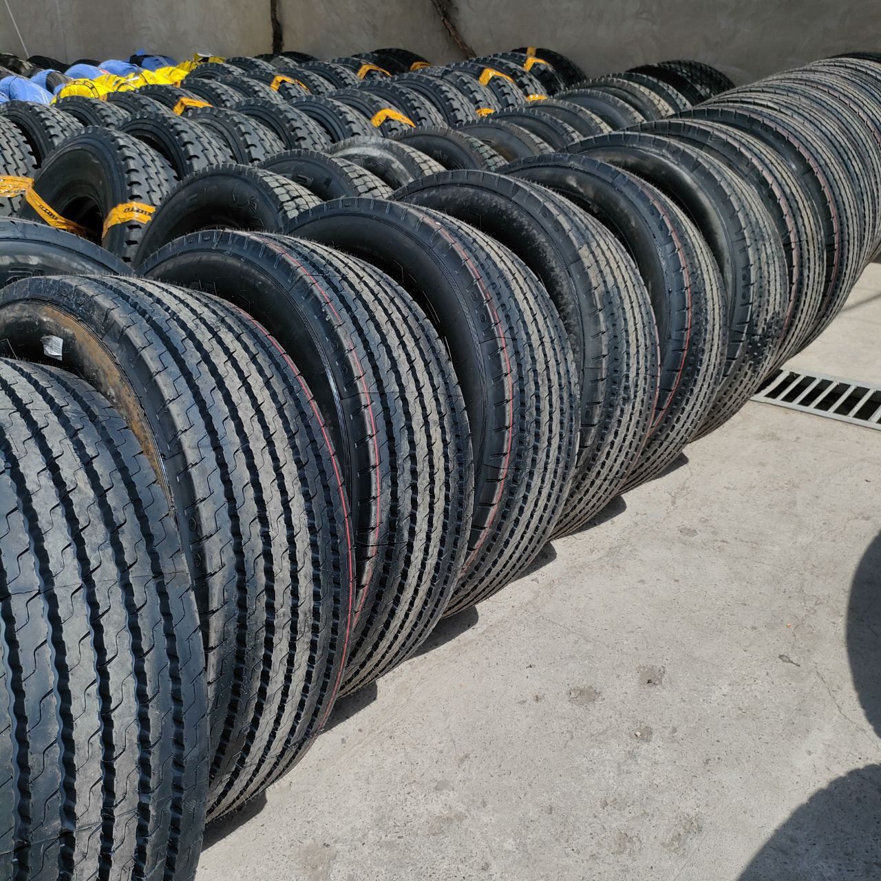 Грузовые шины в ассортименте 215/75R17.5