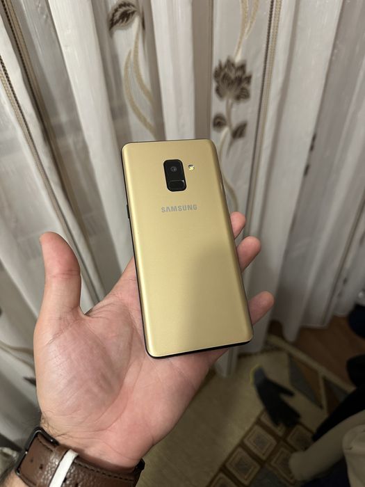 Samsung Galaxy A8 2018 Gold 32GB 4GB RAM NOU Garantie !