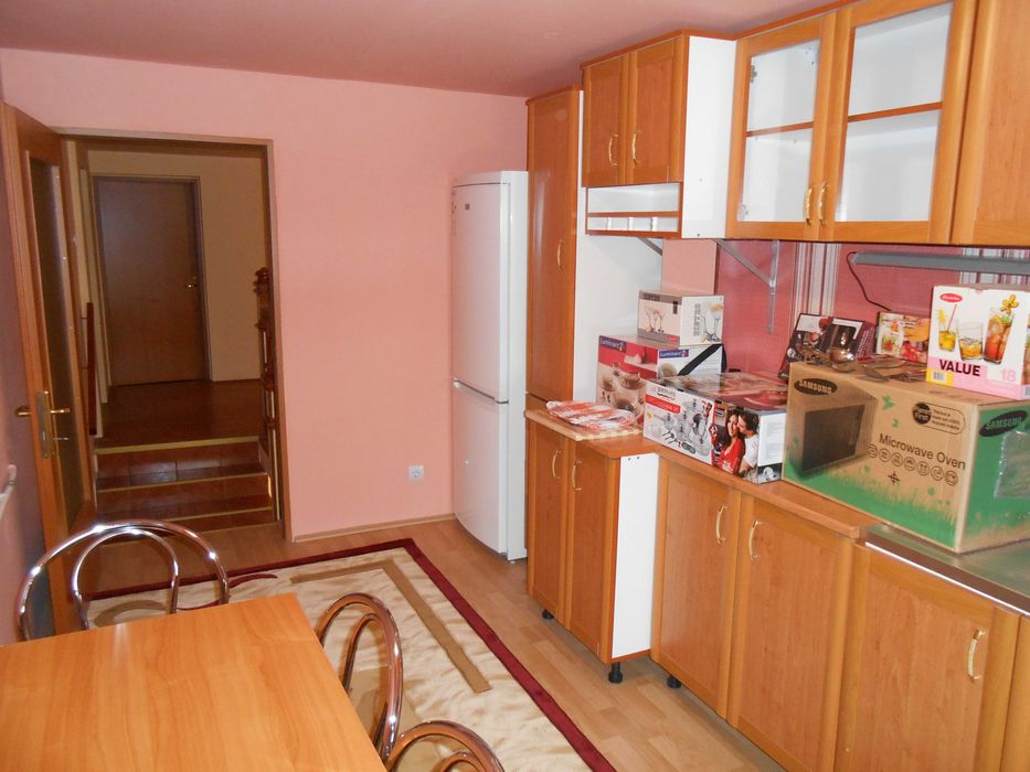 Inchiriez garsoniera 900 lei in vila Craiova