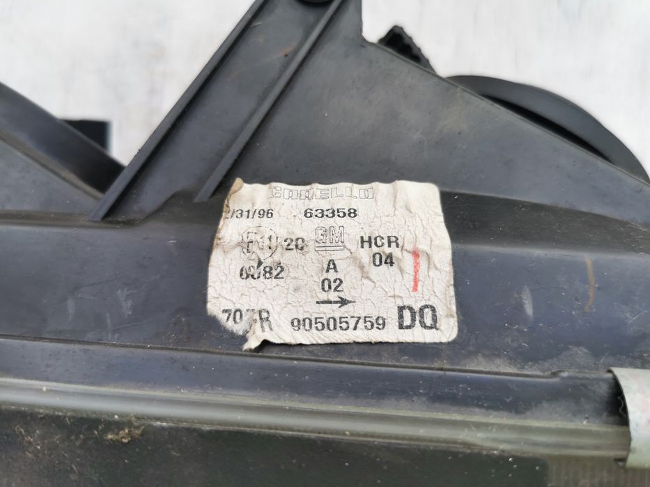 Продавам ляв фар за Опел вектра В.