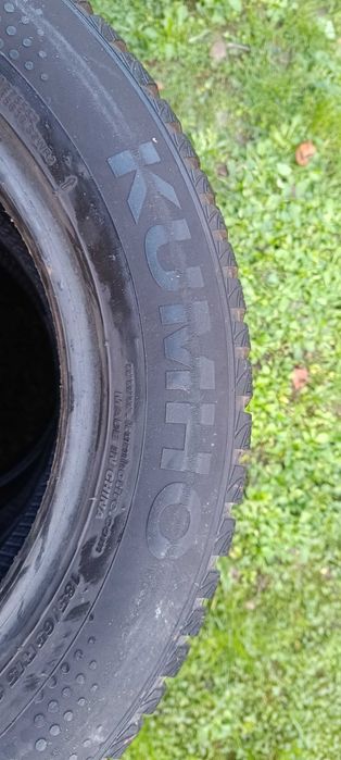 4 броя Гуми зимни KUMHO, размер 185/65/15 цола.