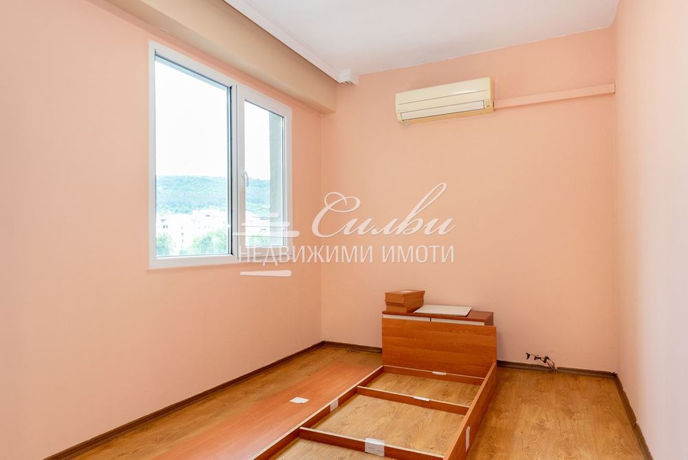 Тристаен апартамент до училищата – кв. Добруджански!