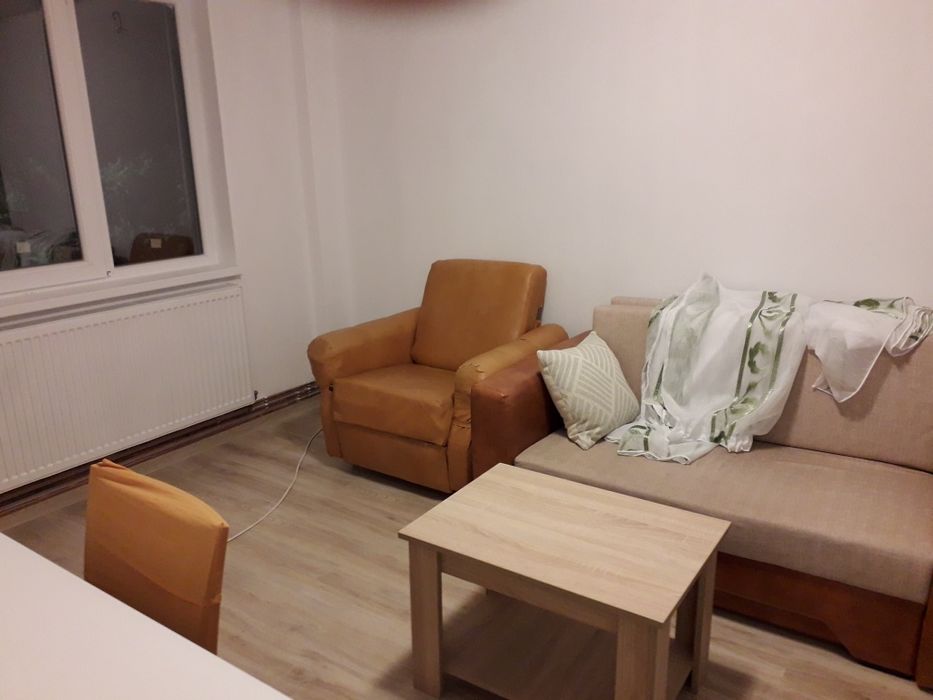 PROPRIETAR închiriez apartament