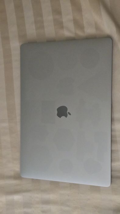 Macbook Pro 16 2019 A2141 i9 2.3ghz 1TB 16GB RAM AMD Radeon Pro 5500M