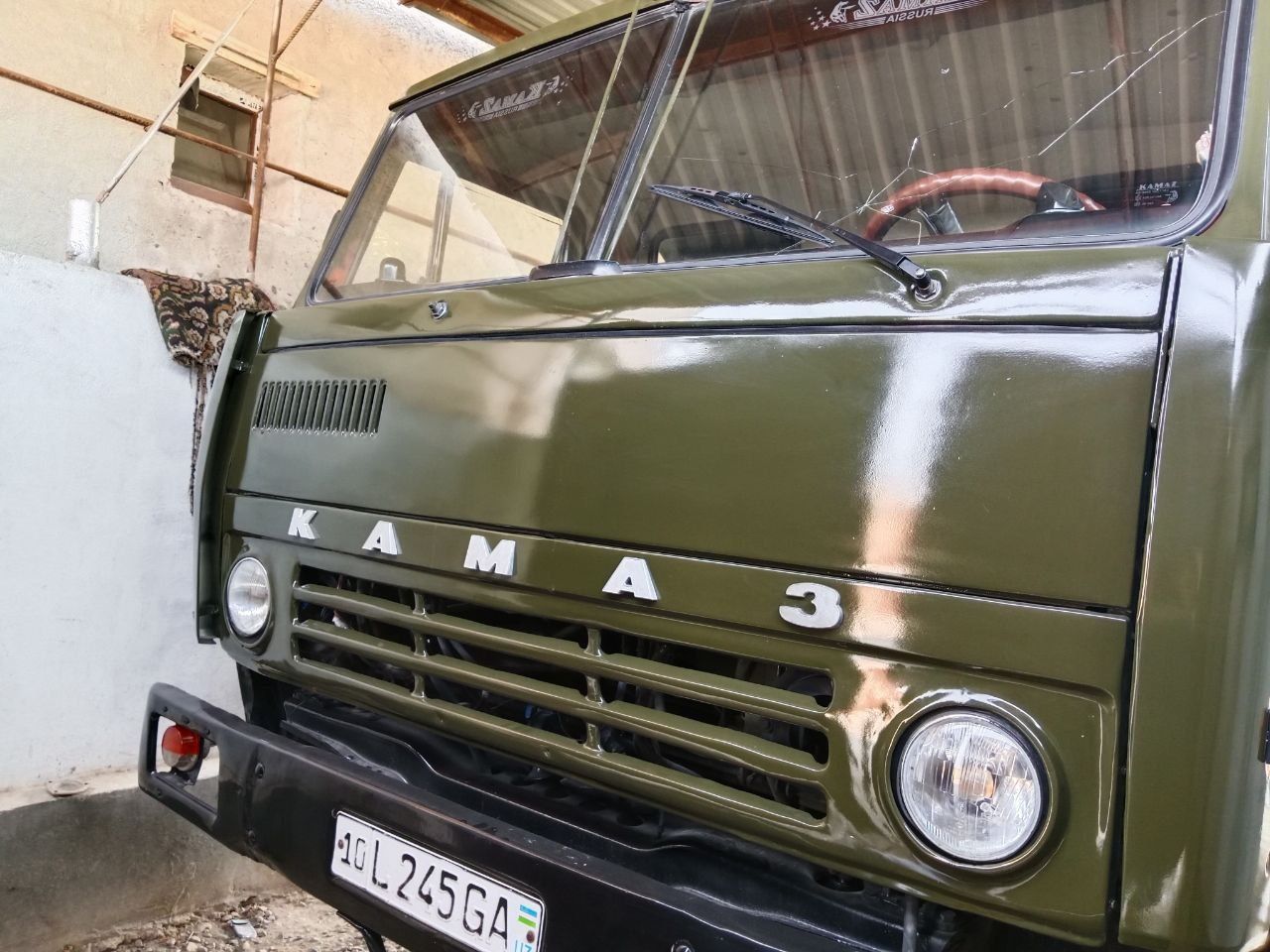 Kamaz Samasval ishlab turgan moshina
