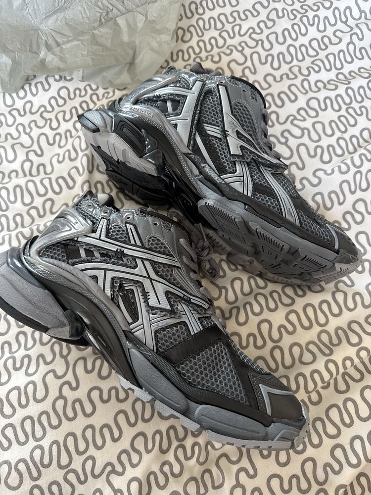 Balenciaga Runner Grey n Black