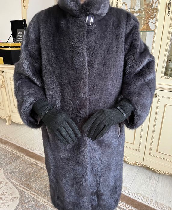 Шуба сатылады,өте жақсы күйде.42-44 размері.