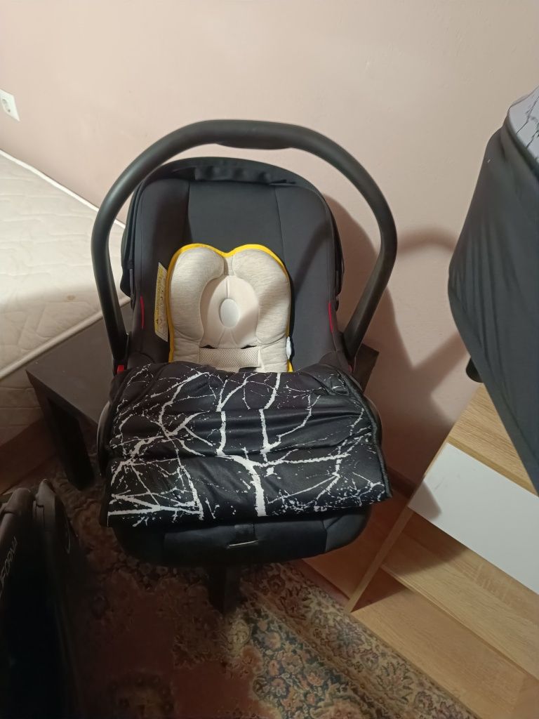 Бебешка количка 3 в едно.