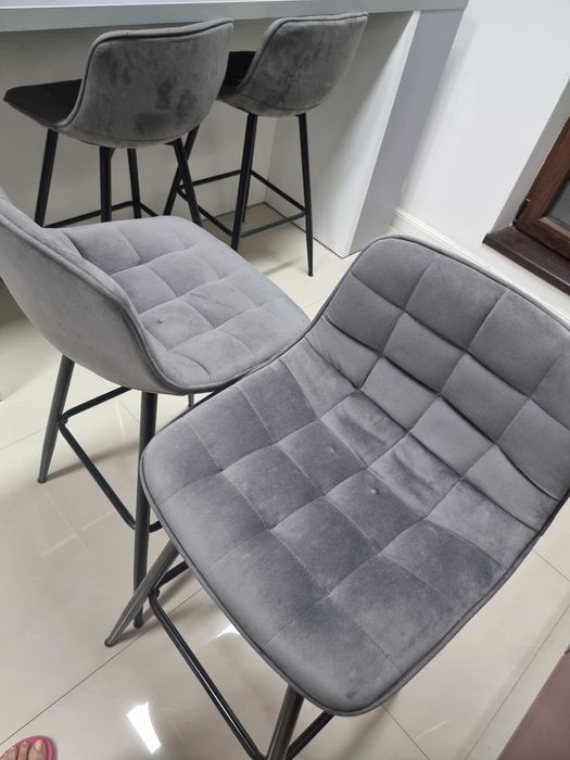 Insula de bucatarie/living