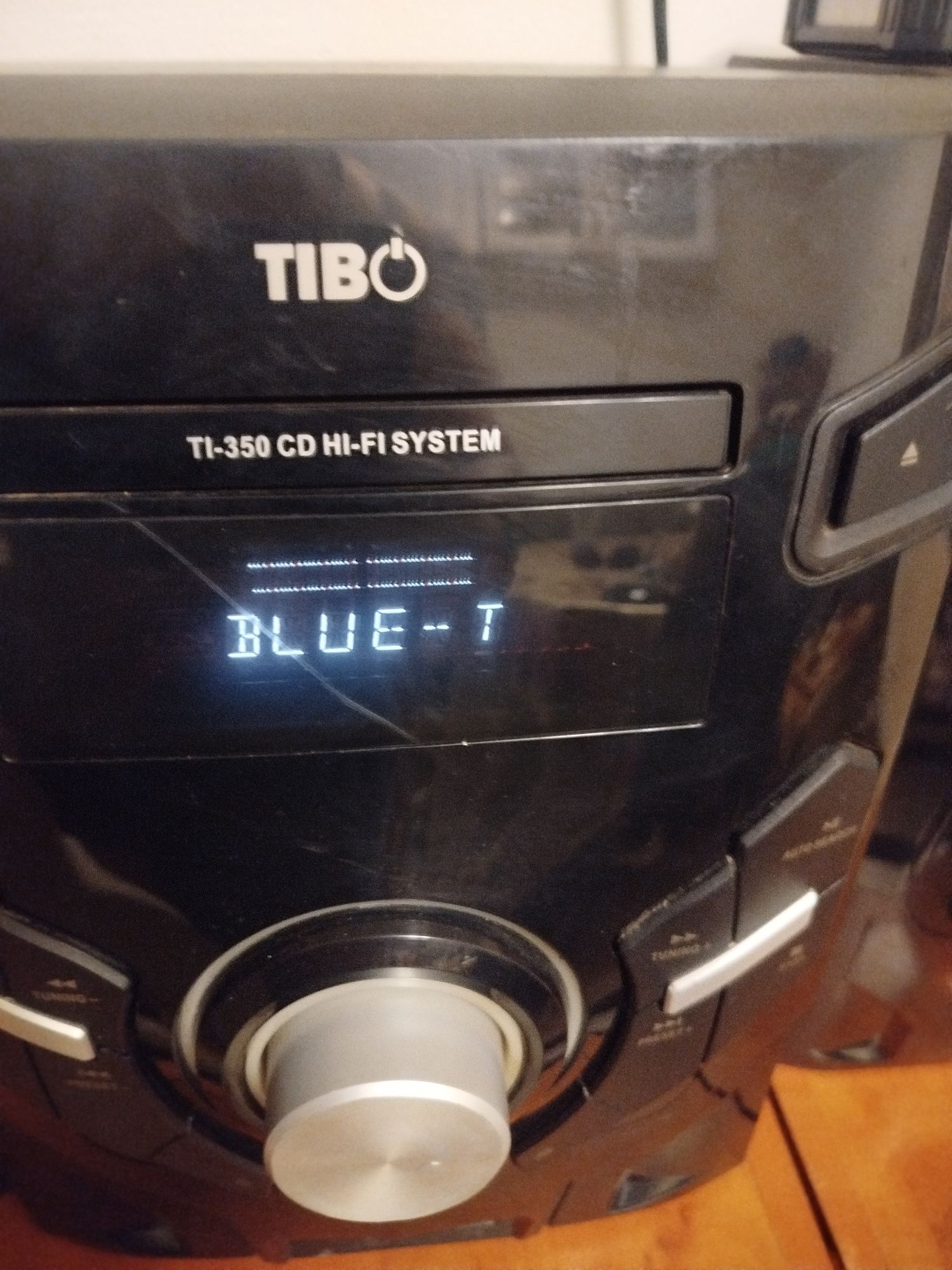 Аудиосистема с блутут usb cd aux Tibo с колоните(светещи)