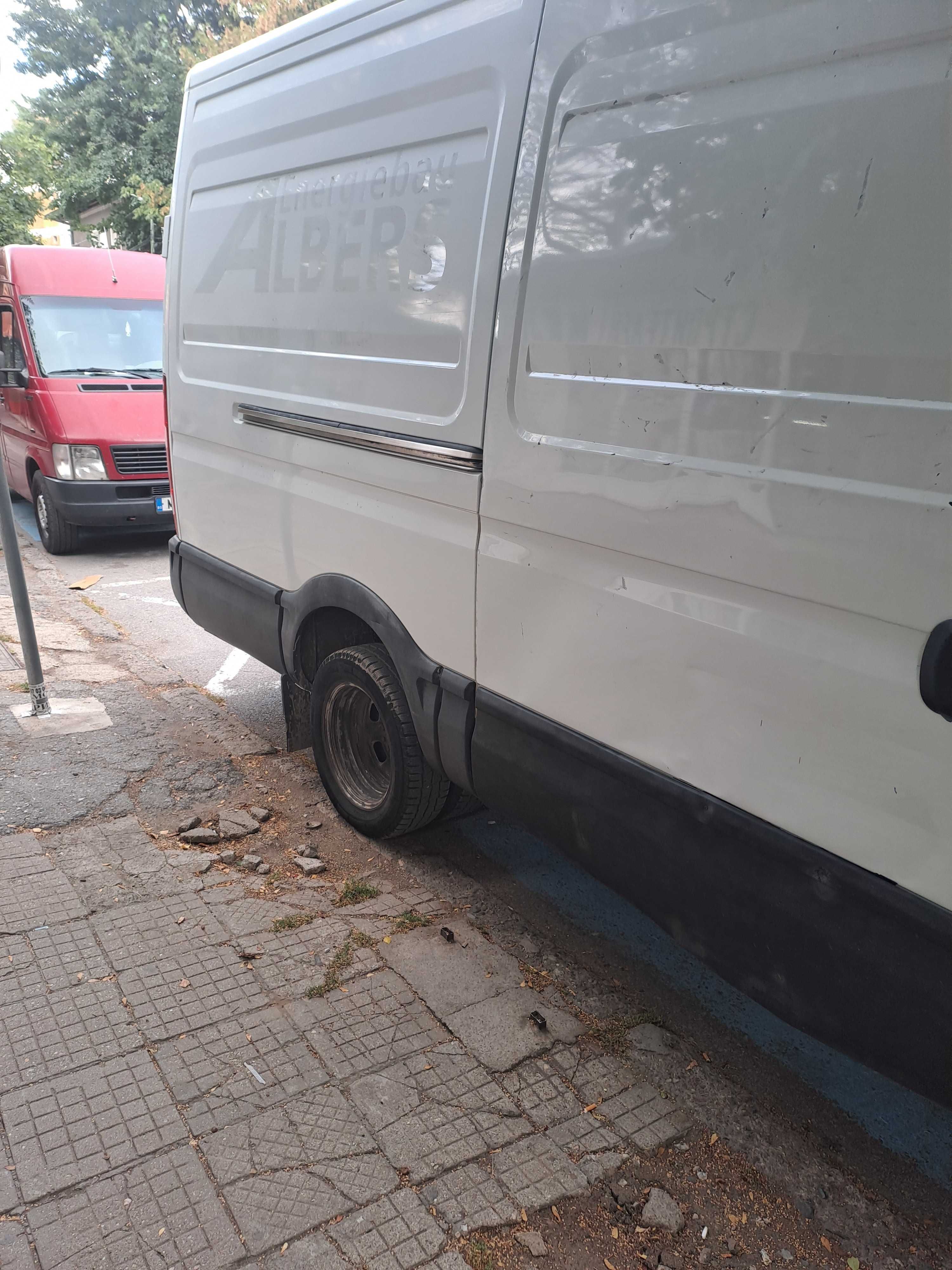Бус Iveco 35c13 в перфектно състояние