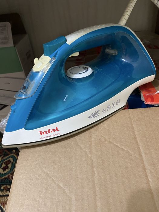 Продаю утюг тефаль( работает, но сильно нагревается) бу