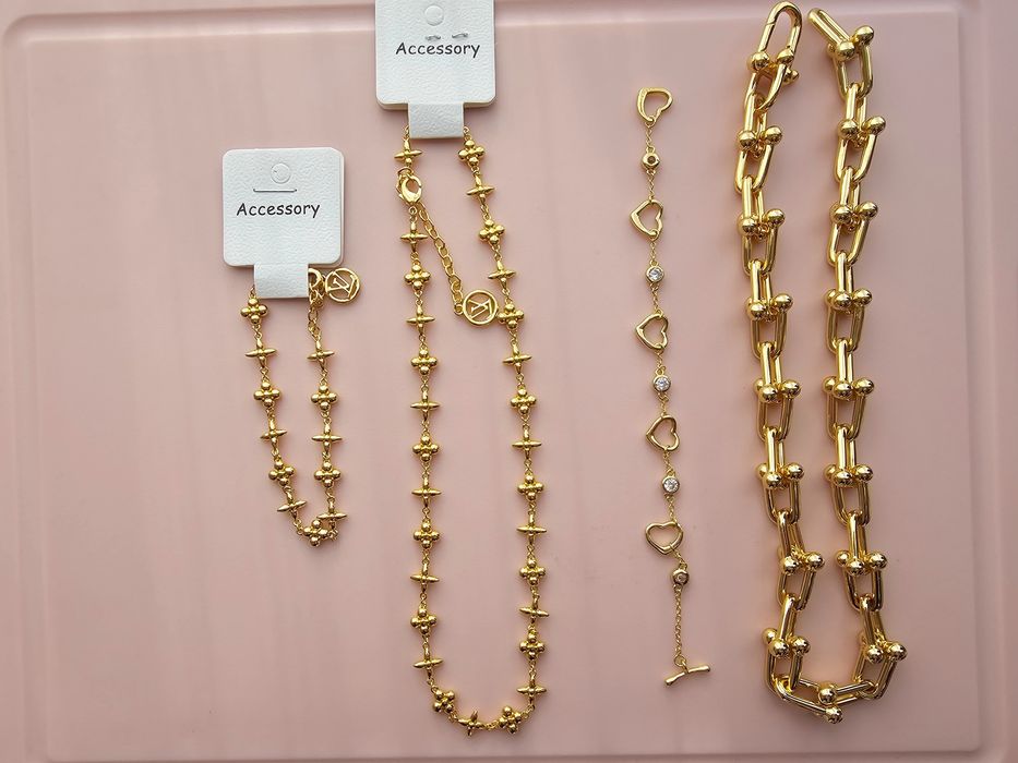 Колиета и гривни позлата