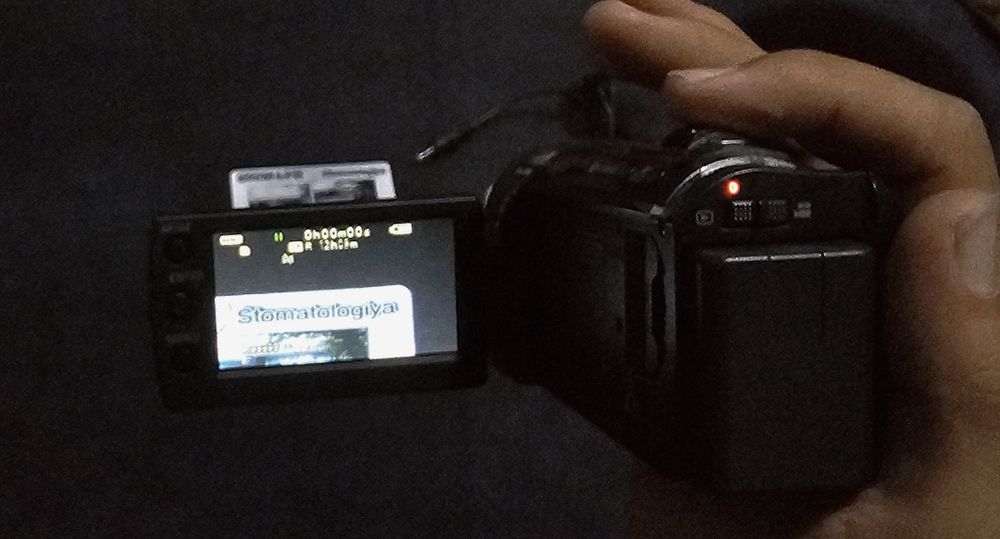 Panasonic SDR-S70 Videokamera
78x zoom • Keng burchak • SD kartaga yoz