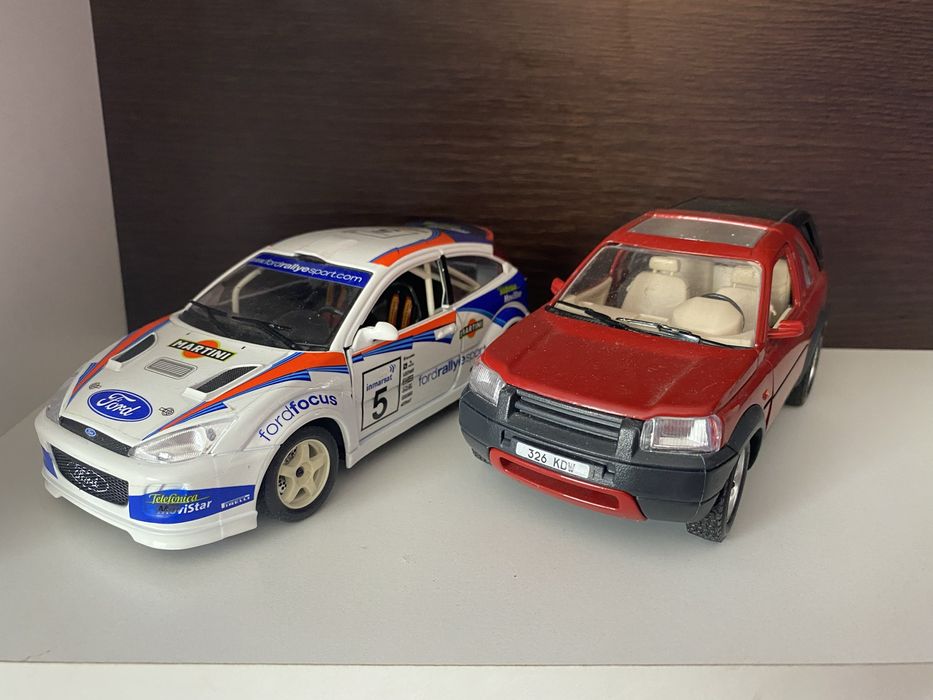 Мащабни модели 1/24 bburago ford focus и land rover freelander
