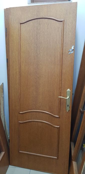 Usi interior lemn