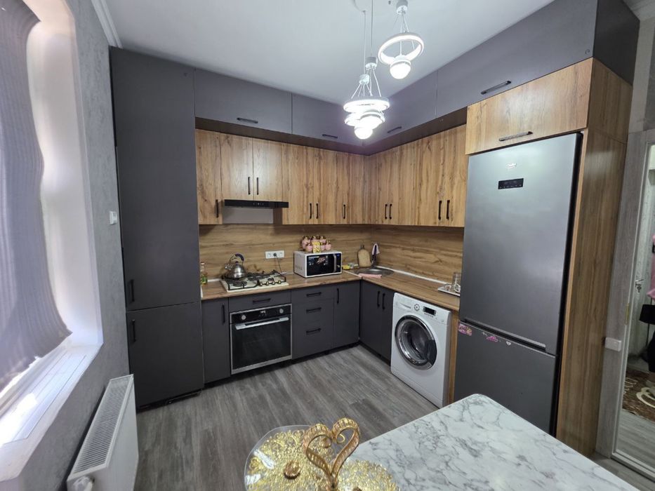 Чирчик шахар 2 м/р Янги Узб 1 х сотилади 42 кв/м Нархи 30.000$ Наличка