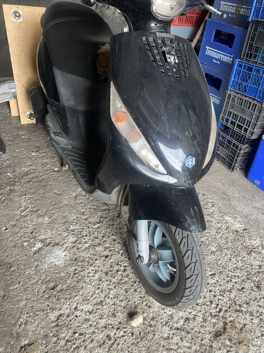 scuter piaggio 4t cu motor de 49cc