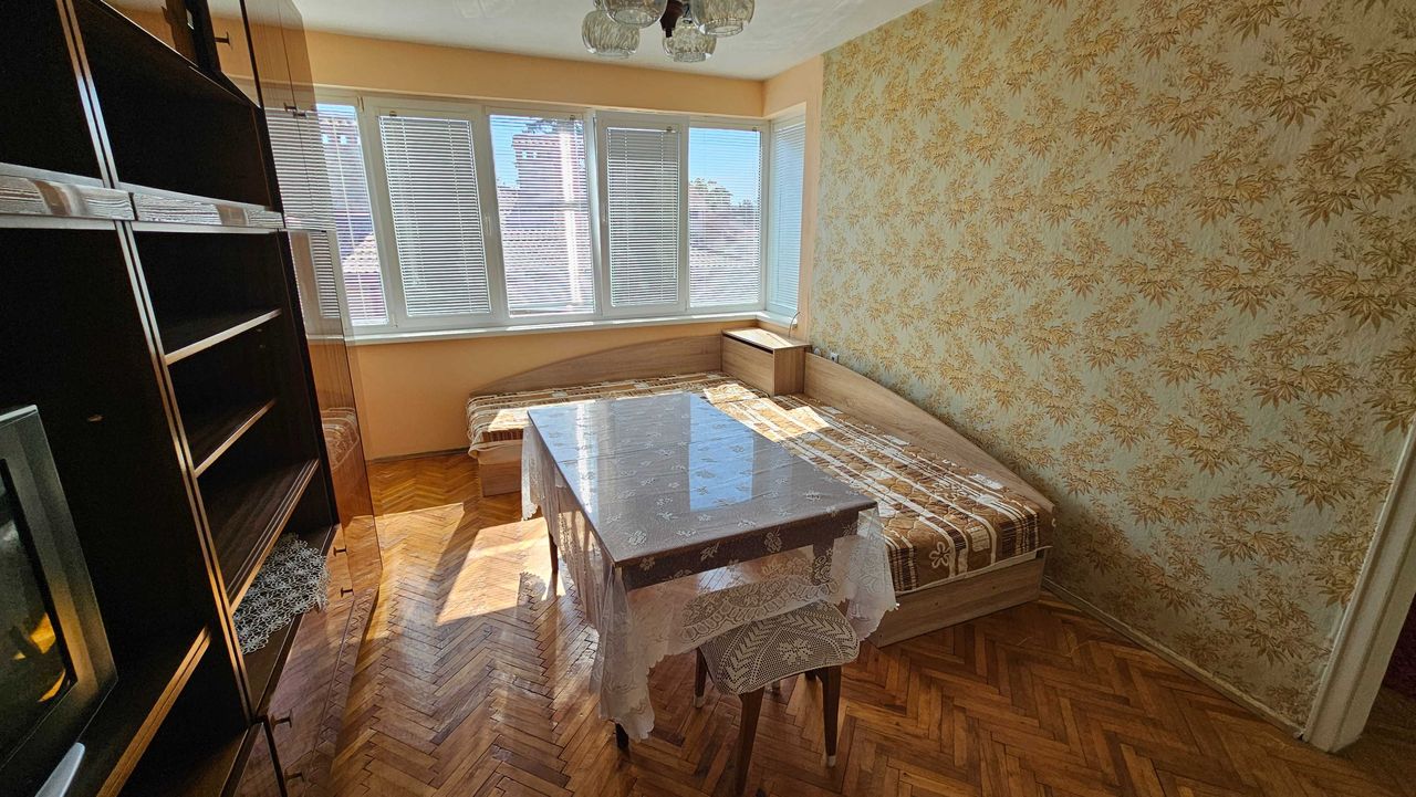Дава се под наем Етаж от къща в Разград, Варош - 95 кв.м за 229.5 € - Снимка #2