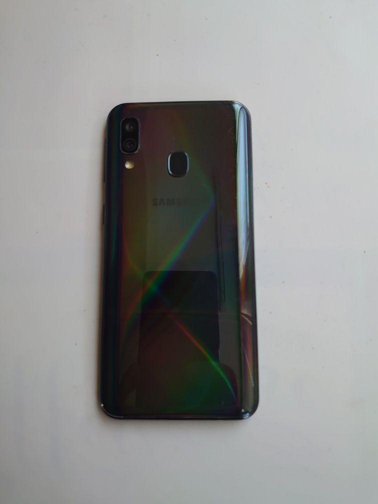 Продавам  Samsung a40