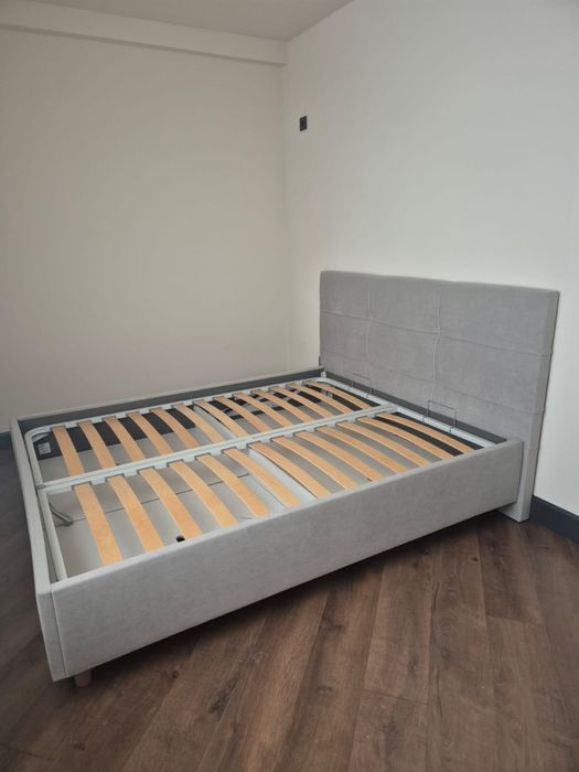 Кровать новая в отличном состояни. Вверх открывается.