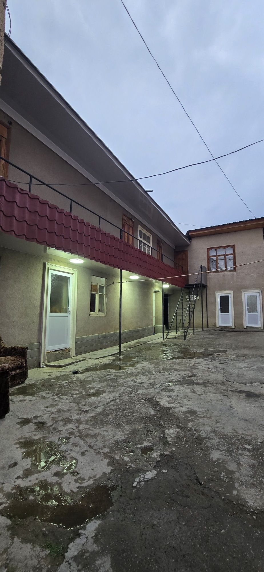 Шинам ховли сотилади