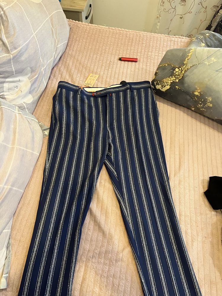 Vand costum in state perfecta purtat o singura data