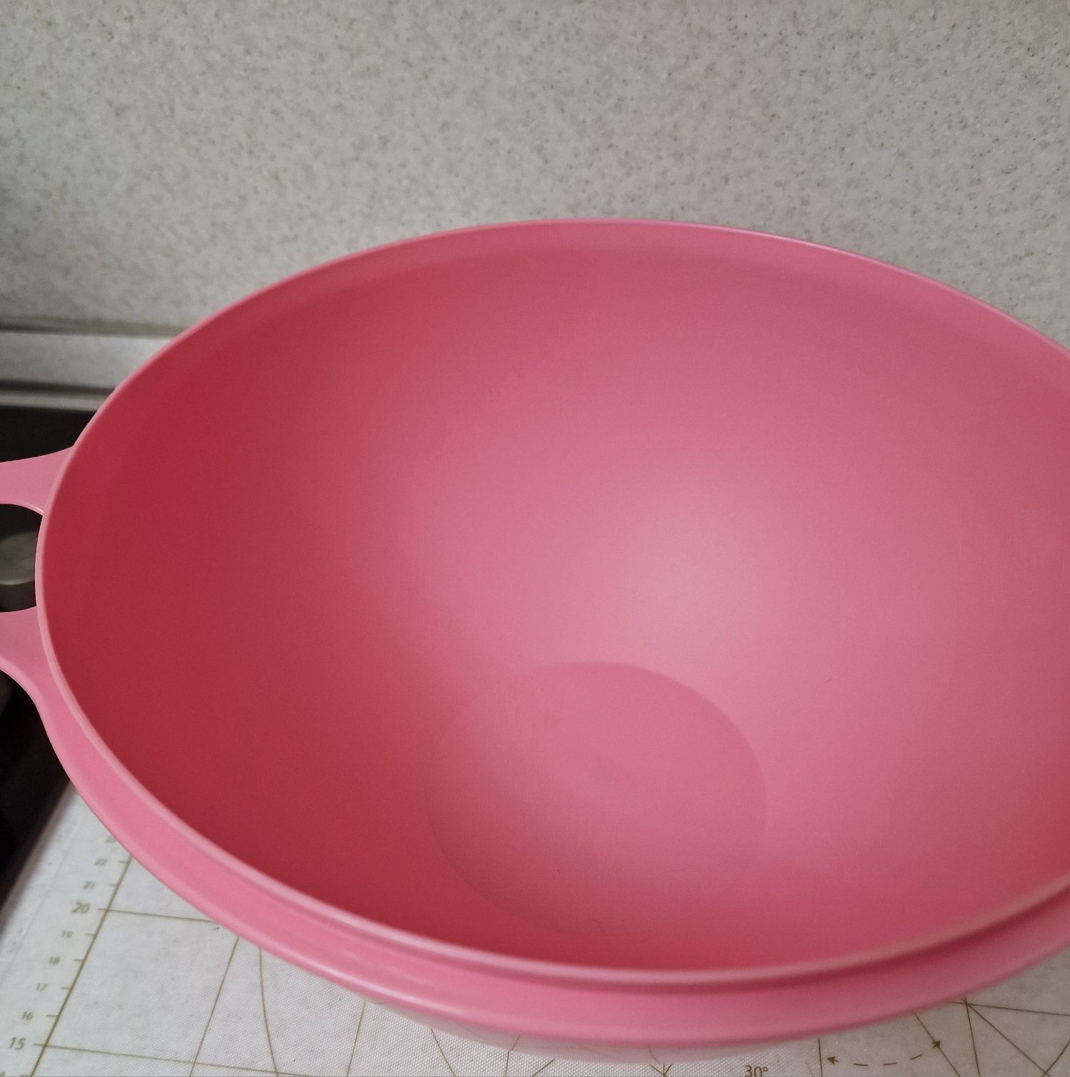 Продам новую чашу Tupperware