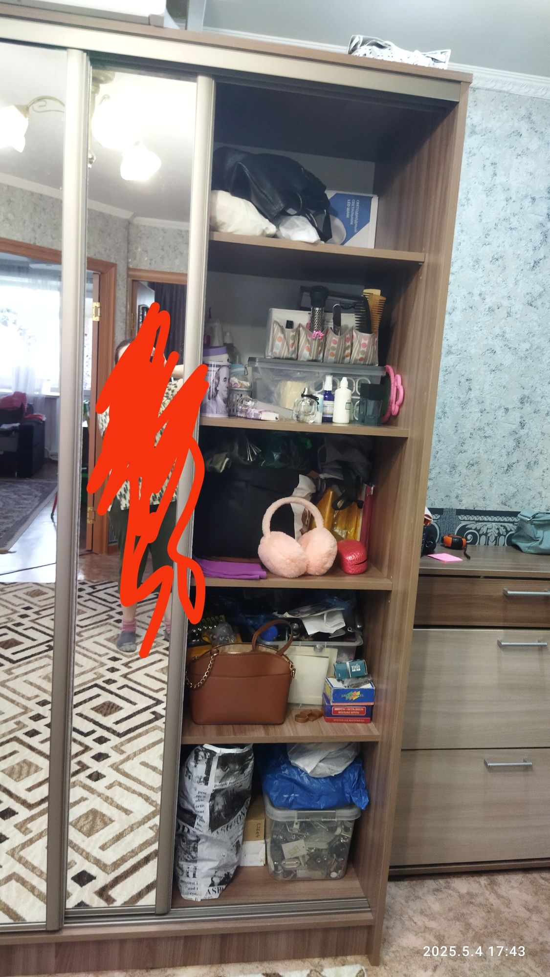 Шкаф в прихожей и обувница в хорошем состоянии