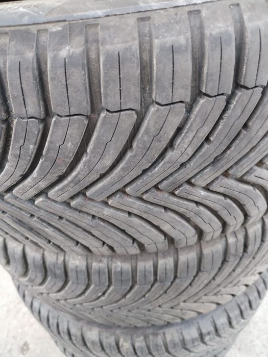 Vând set cauciucuri 2024 Bridgestone 215 50 R 17 a