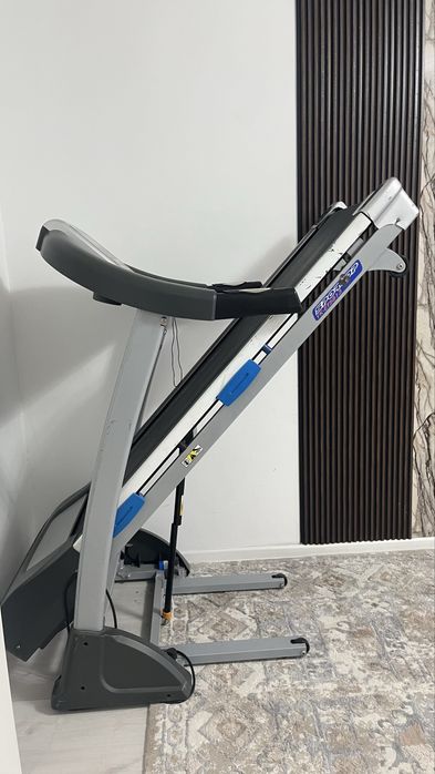 Продам беговую дорожку профессиональный