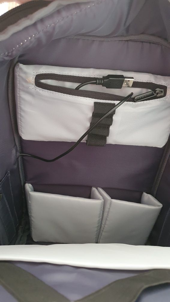 XD Design Rucsac antifurt laptop Bobby Hero Regular Gri Curier OLX