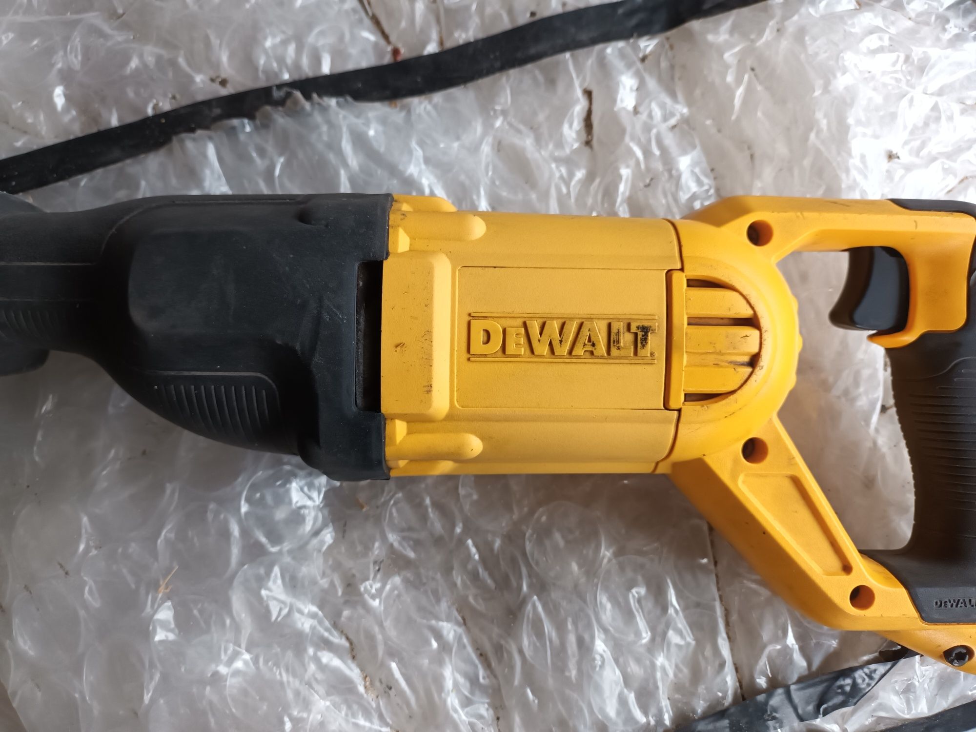 Dewalt саблен трион DWE305