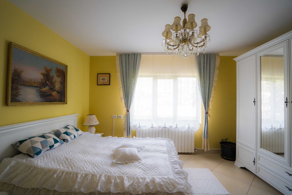 Vilă moderna/Pensiune cu 8 camere și 1000 mp teren, complet mobilată