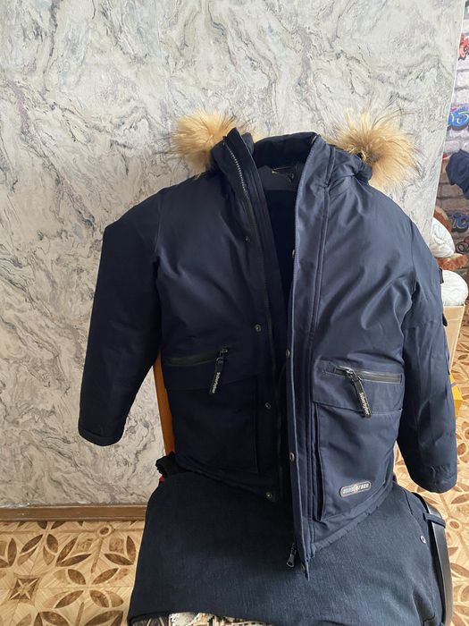 Зимняя куртка на мальчика в отличном состоянии