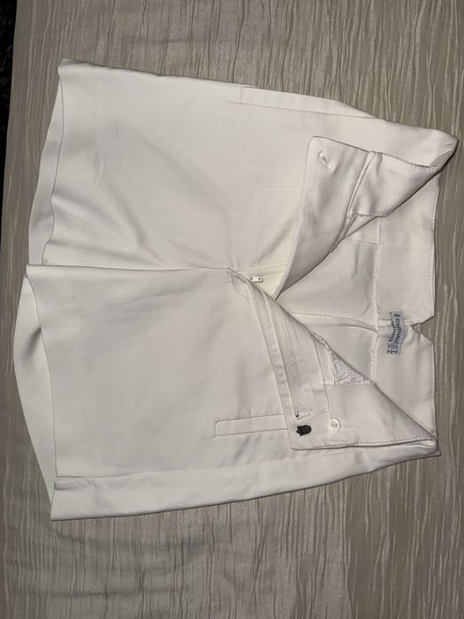 Елегантни къси панталонки в бяло от Zara